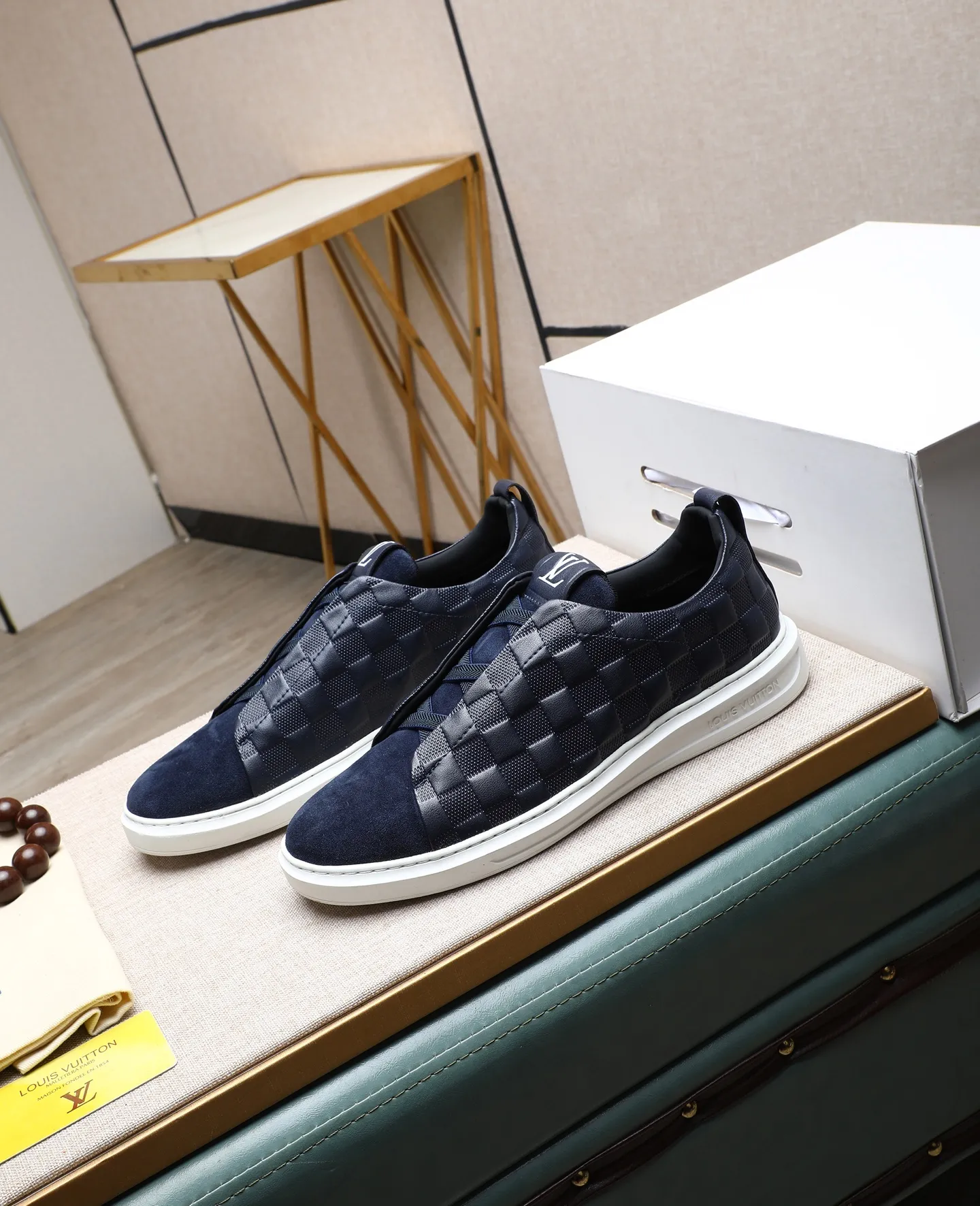 Men's shoes 💰460 【LOUIS VUITTON】Louis Vuitton 2 new products 👟Milan fashion show style 🇰🇾🇰🇾LV family logo, celebrity style, a must-have for fashionistas ⚠️Imported materials ➕Cow leather ➕Breathable leather lining ➕Special outsole 👞Number 38-44 (45 46 custom-made)